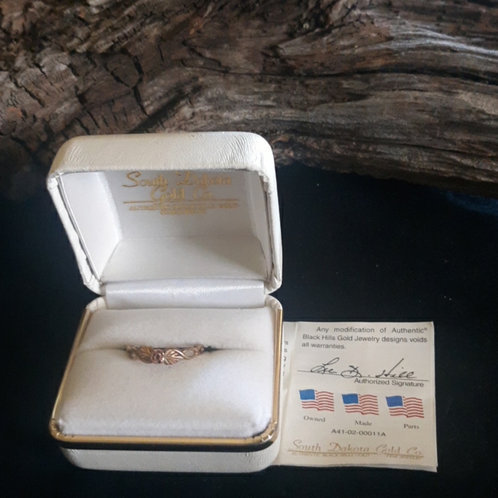 Black Hills Gold Rosette Ring